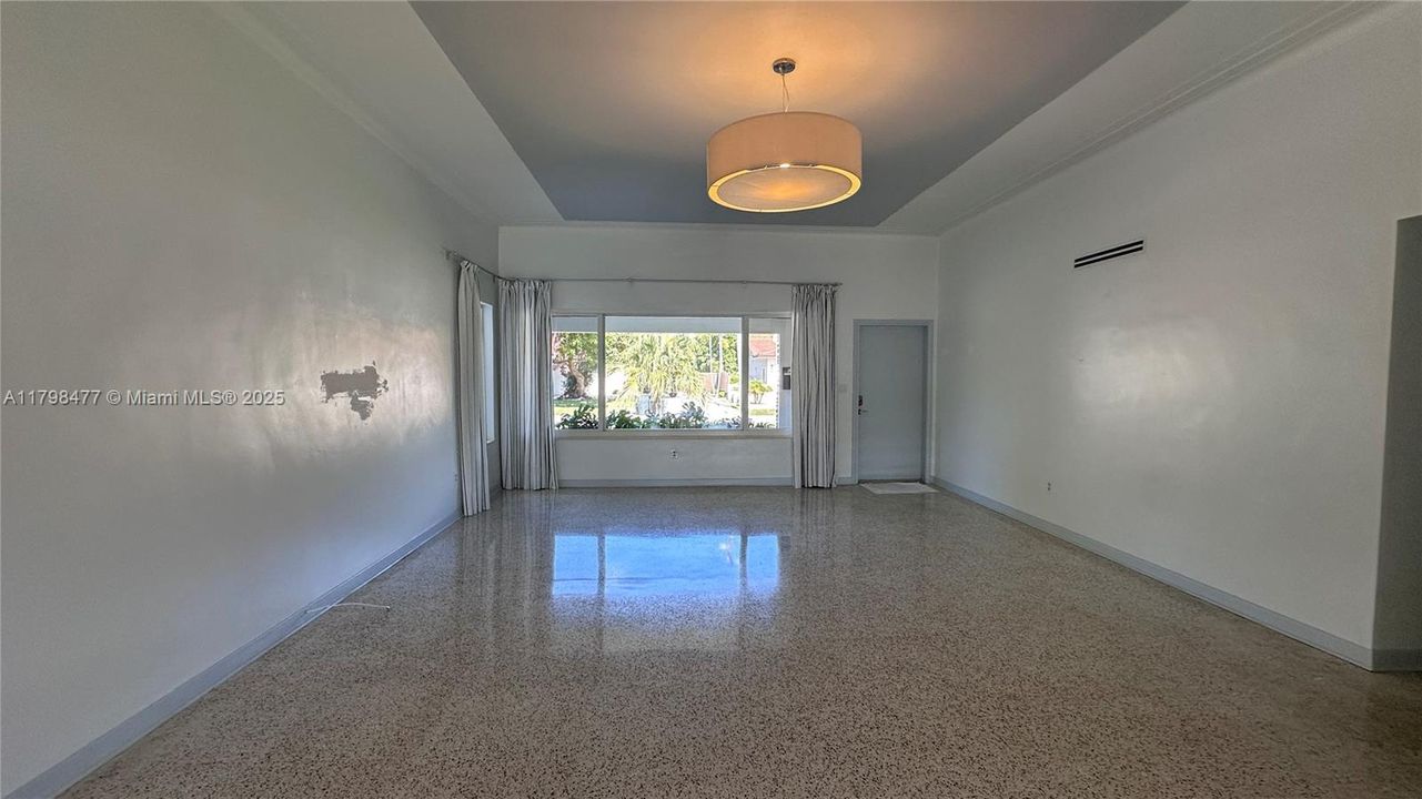 Recently Rented: $5,500 (3 beds, 2 baths, 2054 Square Feet)