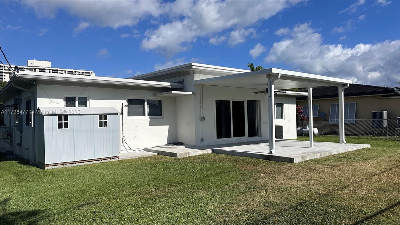 Recently Rented: $5,500 (3 beds, 2 baths, 2054 Square Feet)