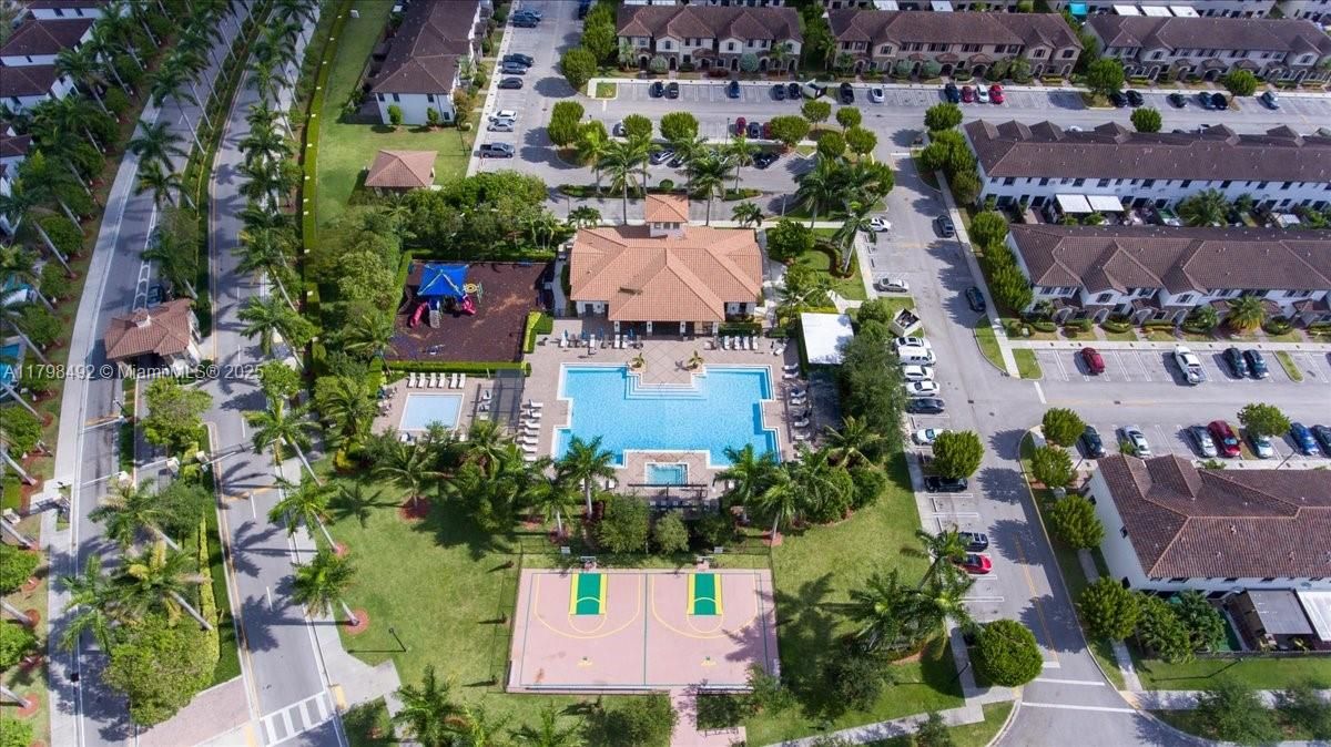 Vendido Recientemente: $448,900 (3 camas, 2 baños, 1829 Pies cuadrados)