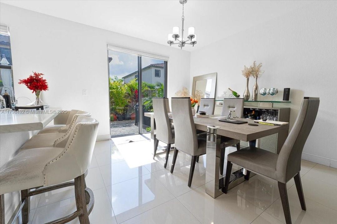 Vendido Recientemente: $448,900 (3 camas, 2 baños, 1829 Pies cuadrados)