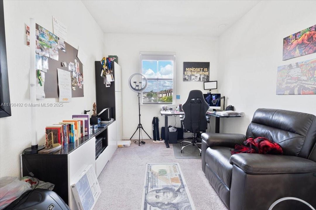 Vendido Recientemente: $448,900 (3 camas, 2 baños, 1829 Pies cuadrados)