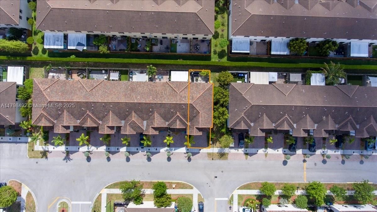 Vendido Recientemente: $448,900 (3 camas, 2 baños, 1829 Pies cuadrados)