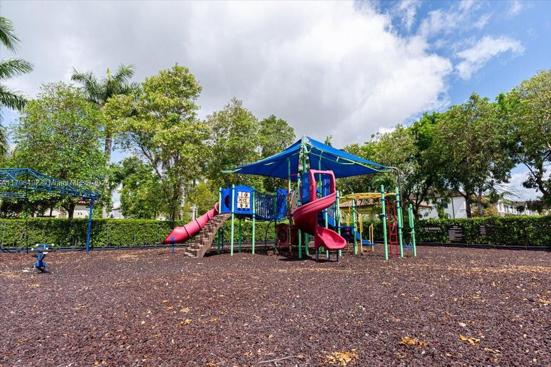 Vendido Recientemente: $448,900 (3 camas, 2 baños, 1829 Pies cuadrados)