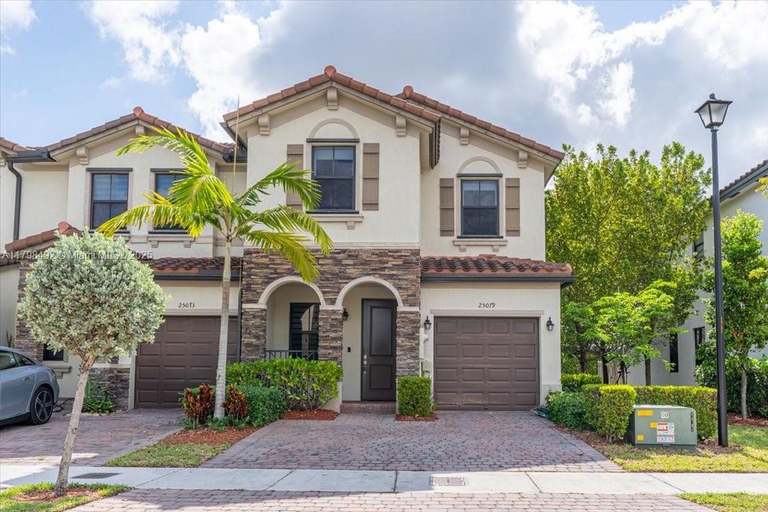 Vendido Recientemente: $448,900 (3 camas, 2 baños, 1829 Pies cuadrados)