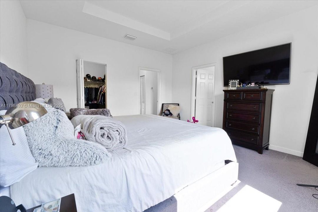 Vendido Recientemente: $448,900 (3 camas, 2 baños, 1829 Pies cuadrados)