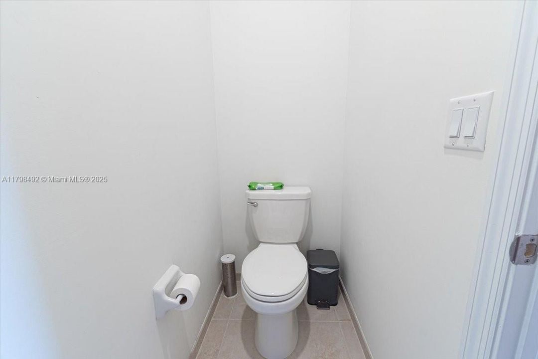 Vendido Recientemente: $448,900 (3 camas, 2 baños, 1829 Pies cuadrados)