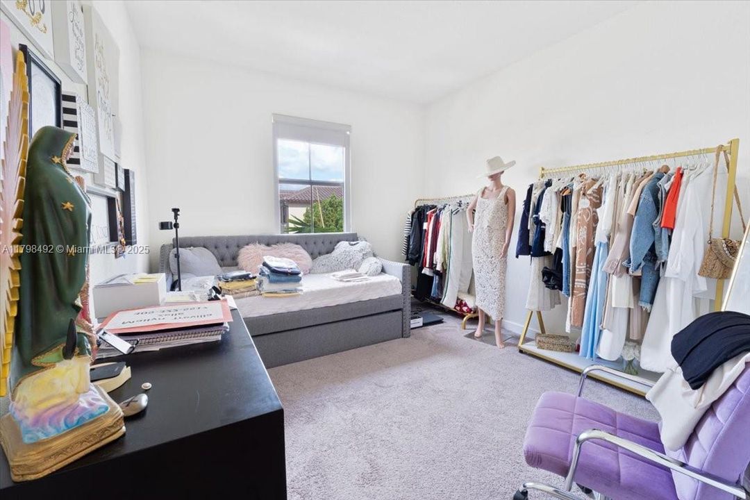 Vendido Recientemente: $448,900 (3 camas, 2 baños, 1829 Pies cuadrados)