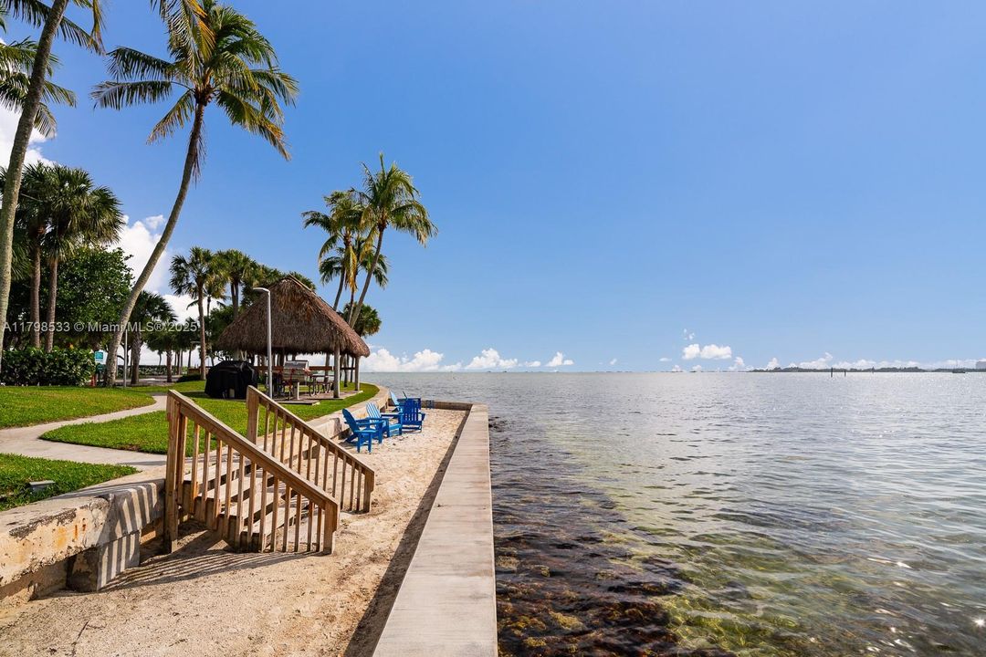 Vendido Recientemente: $1,599,000 (2 camas, 2 baños, 1882 Pies cuadrados)