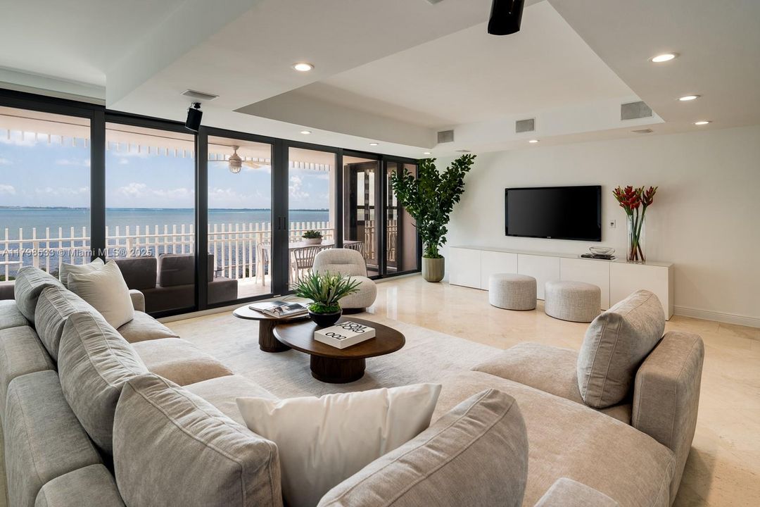 Vendido Recientemente: $1,599,000 (2 camas, 2 baños, 1882 Pies cuadrados)