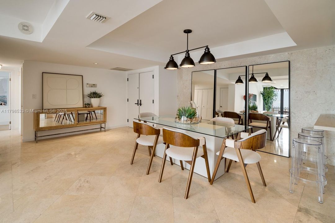 Vendido Recientemente: $1,599,000 (2 camas, 2 baños, 1882 Pies cuadrados)