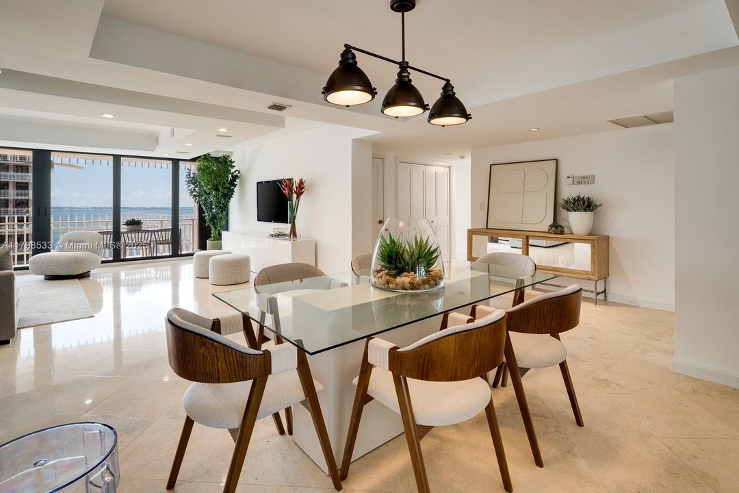 Vendido Recientemente: $1,599,000 (2 camas, 2 baños, 1882 Pies cuadrados)