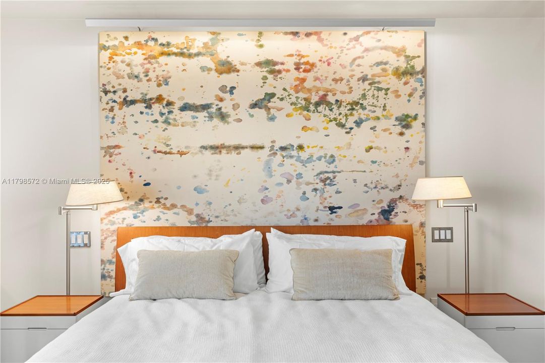 Под контрактом: $1,000,000 (2 спален, 2 ванн, 1901 Квадратных фут)