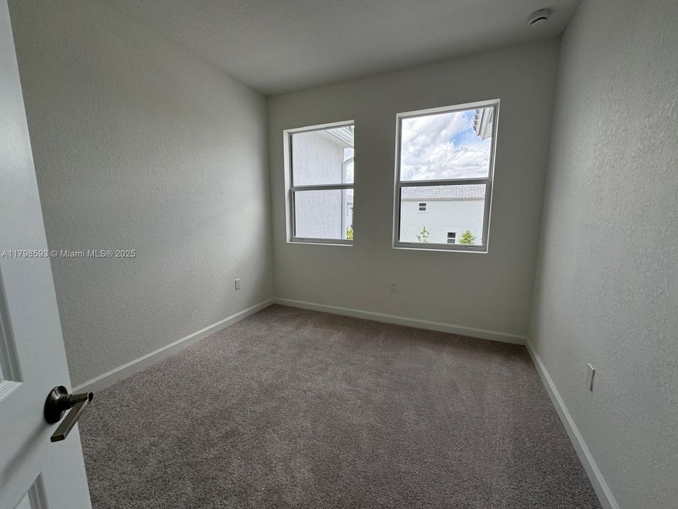 Active With Contract: $4,000 (3 beds, 2 baths, 1787 Square Feet)