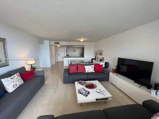 For Sale: $550,000 (1 beds, 1 baths, 1000 Square Feet)