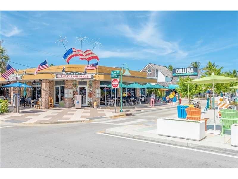 For Sale: $550,000 (1 beds, 1 baths, 1000 Square Feet)