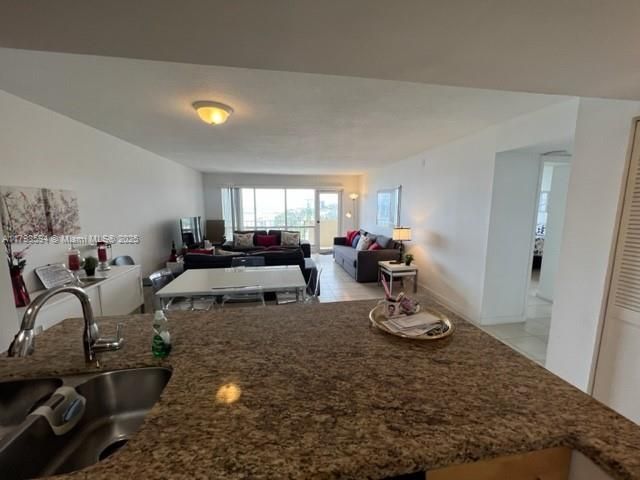 For Sale: $550,000 (1 beds, 1 baths, 1000 Square Feet)