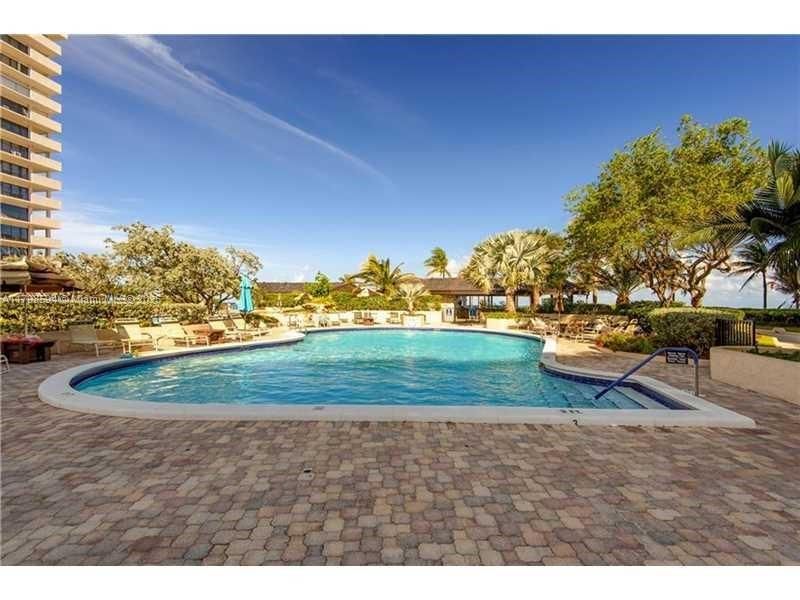 For Sale: $550,000 (1 beds, 1 baths, 1000 Square Feet)