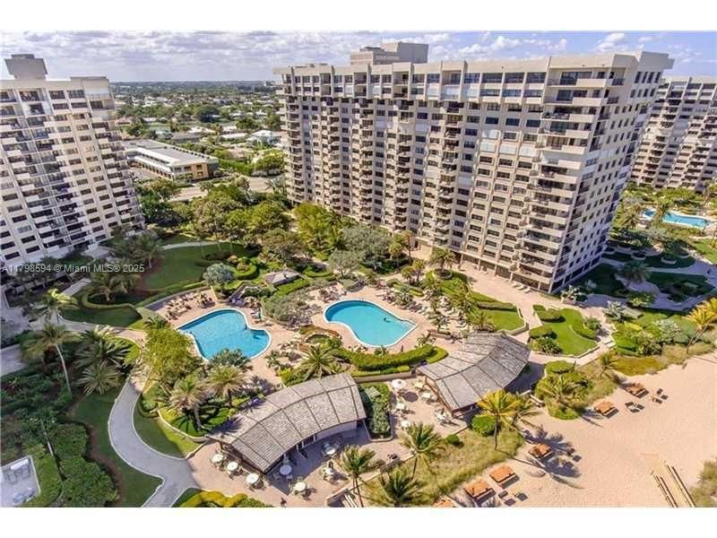 For Sale: $550,000 (1 beds, 1 baths, 1000 Square Feet)