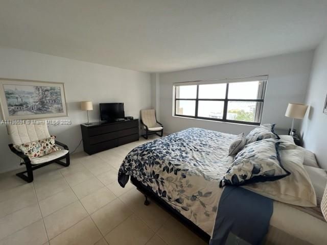 For Sale: $550,000 (1 beds, 1 baths, 1000 Square Feet)