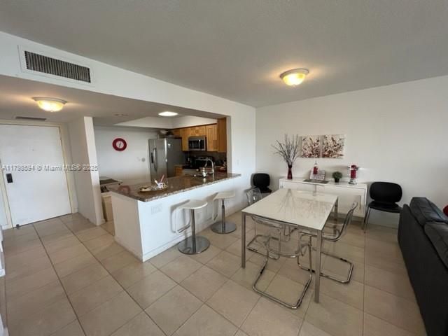 For Sale: $550,000 (1 beds, 1 baths, 1000 Square Feet)