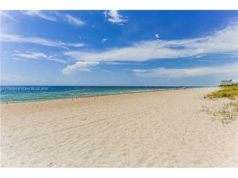 For Sale: $550,000 (1 beds, 1 baths, 1000 Square Feet)