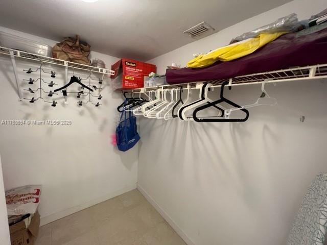 For Sale: $550,000 (1 beds, 1 baths, 1000 Square Feet)