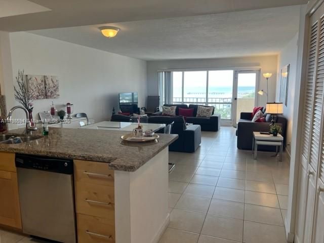 For Sale: $550,000 (1 beds, 1 baths, 1000 Square Feet)