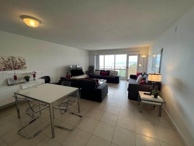 For Sale: $550,000 (1 beds, 1 baths, 1000 Square Feet)