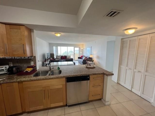 For Sale: $550,000 (1 beds, 1 baths, 1000 Square Feet)