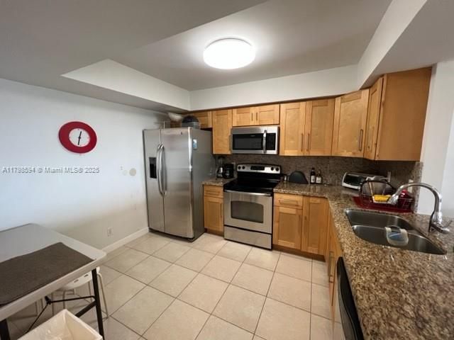 For Sale: $550,000 (1 beds, 1 baths, 1000 Square Feet)