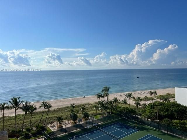 For Sale: $550,000 (1 beds, 1 baths, 1000 Square Feet)