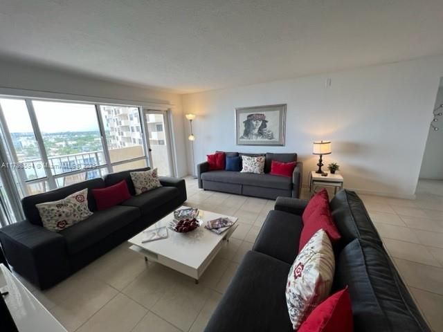 For Sale: $550,000 (1 beds, 1 baths, 1000 Square Feet)