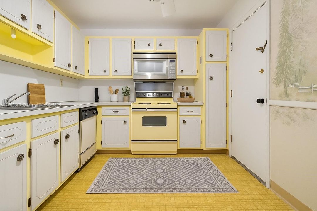 На продажу: $355,000 (1 спален, 1 ванн, 975 Квадратных фут)