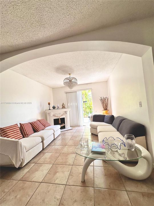 Vendido Recientemente: $520,000 (3 camas, 2 baños, 1790 Pies cuadrados)