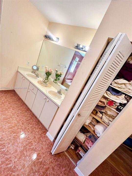 Vendido Recientemente: $520,000 (3 camas, 2 baños, 1790 Pies cuadrados)