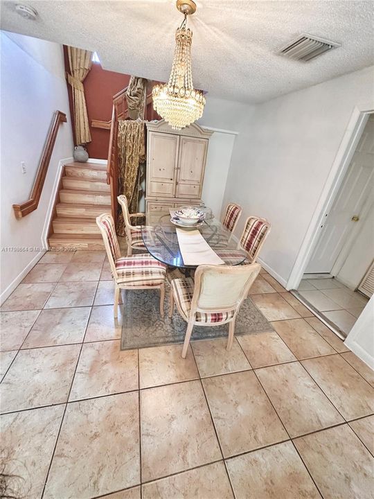 Vendido Recientemente: $520,000 (3 camas, 2 baños, 1790 Pies cuadrados)