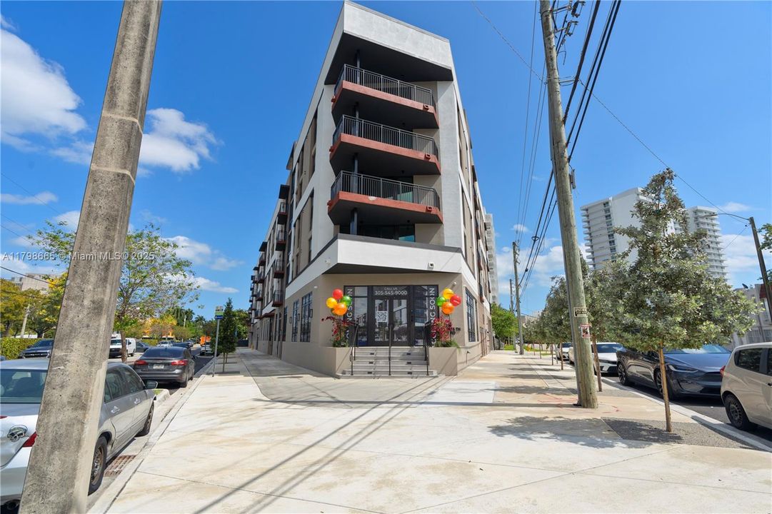 Recently Rented: $1,990 (0 beds, 1 baths, 399 Square Feet)