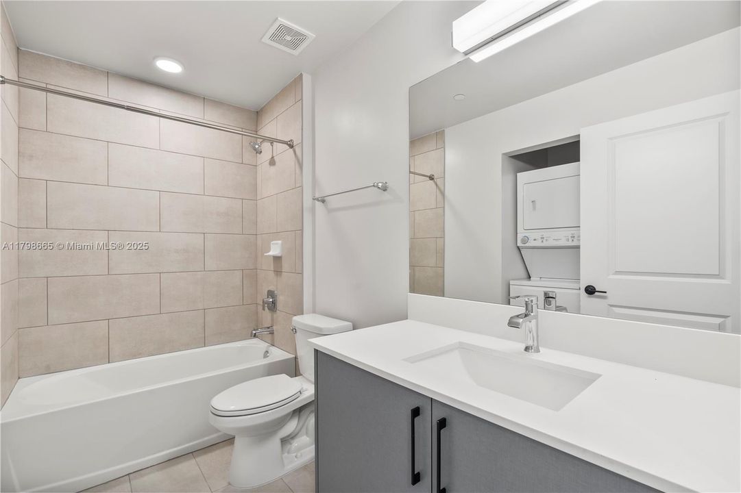 Recently Rented: $1,990 (0 beds, 1 baths, 399 Square Feet)