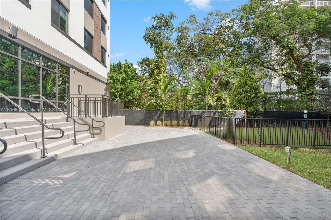 Recently Rented: $1,990 (0 beds, 1 baths, 399 Square Feet)