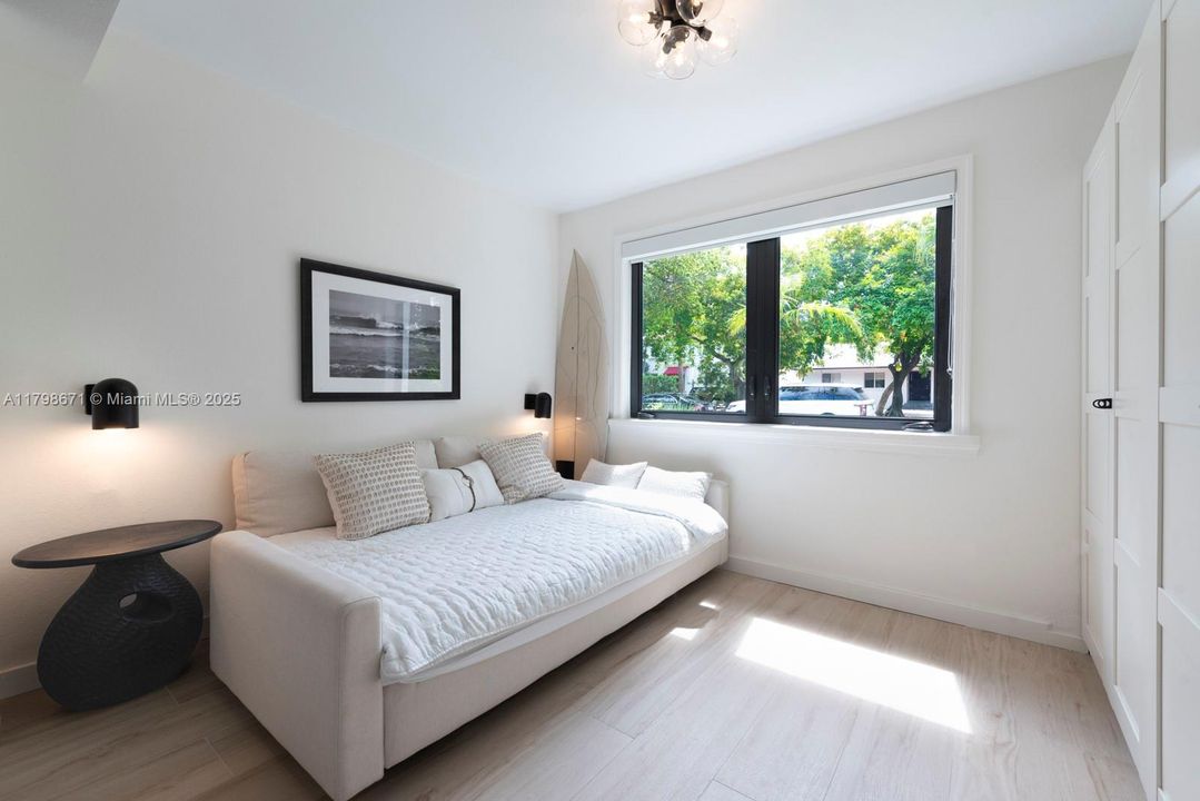 Recientemente alquilado: $7,950 (3 camas, 2 baños, 1579 Pies cuadrados)