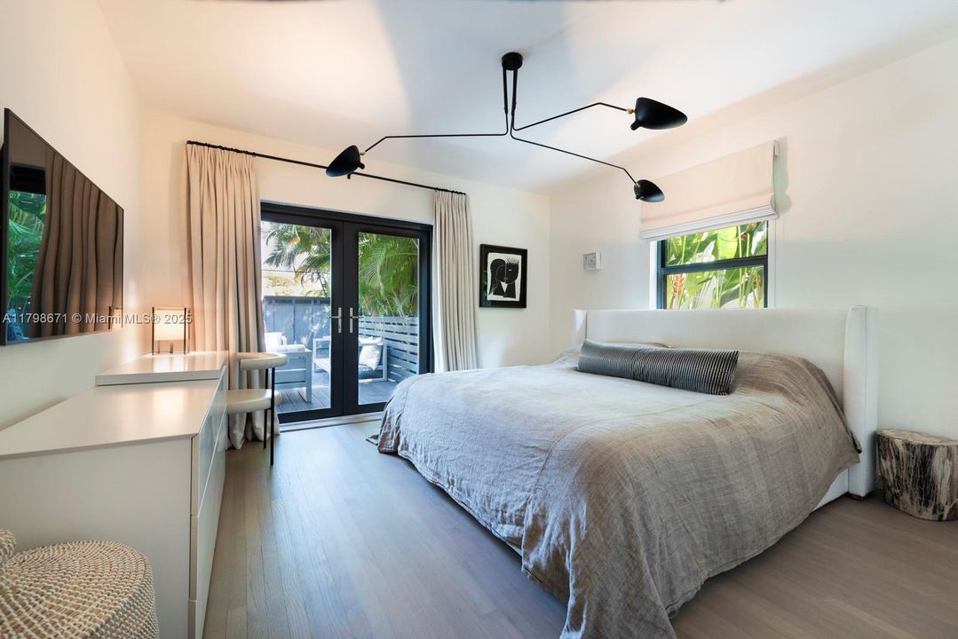 Recientemente alquilado: $7,950 (3 camas, 2 baños, 1579 Pies cuadrados)