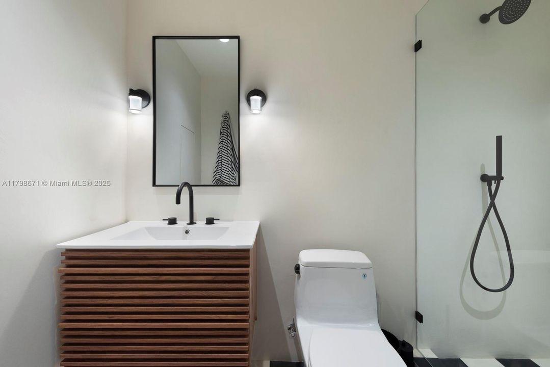 Recientemente alquilado: $7,950 (3 camas, 2 baños, 1579 Pies cuadrados)