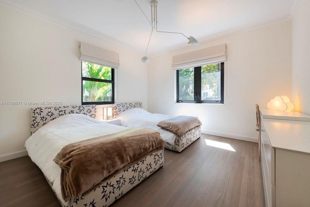 Recientemente alquilado: $7,950 (3 camas, 2 baños, 1579 Pies cuadrados)