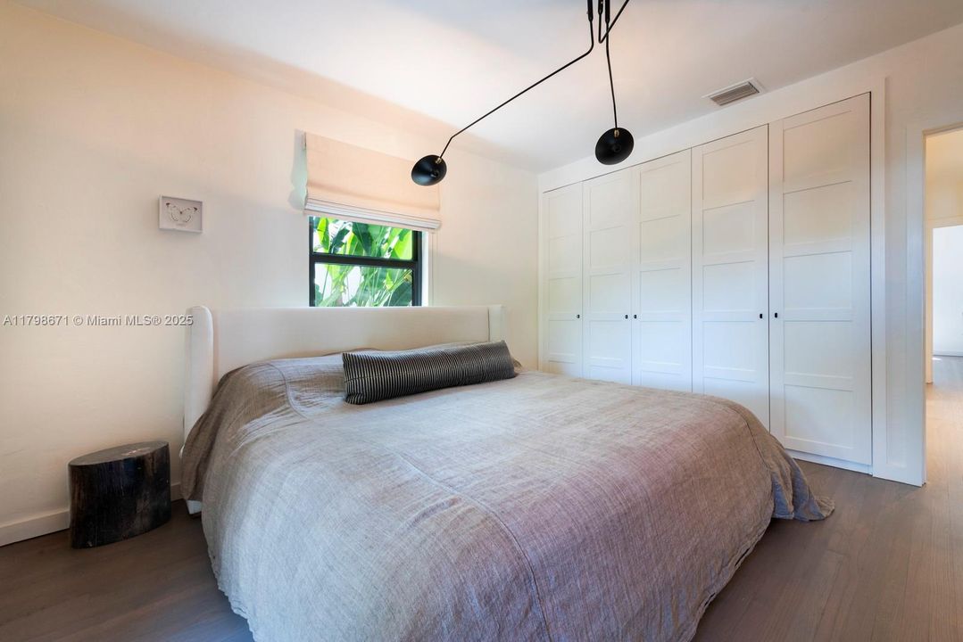 Recientemente alquilado: $7,950 (3 camas, 2 baños, 1579 Pies cuadrados)