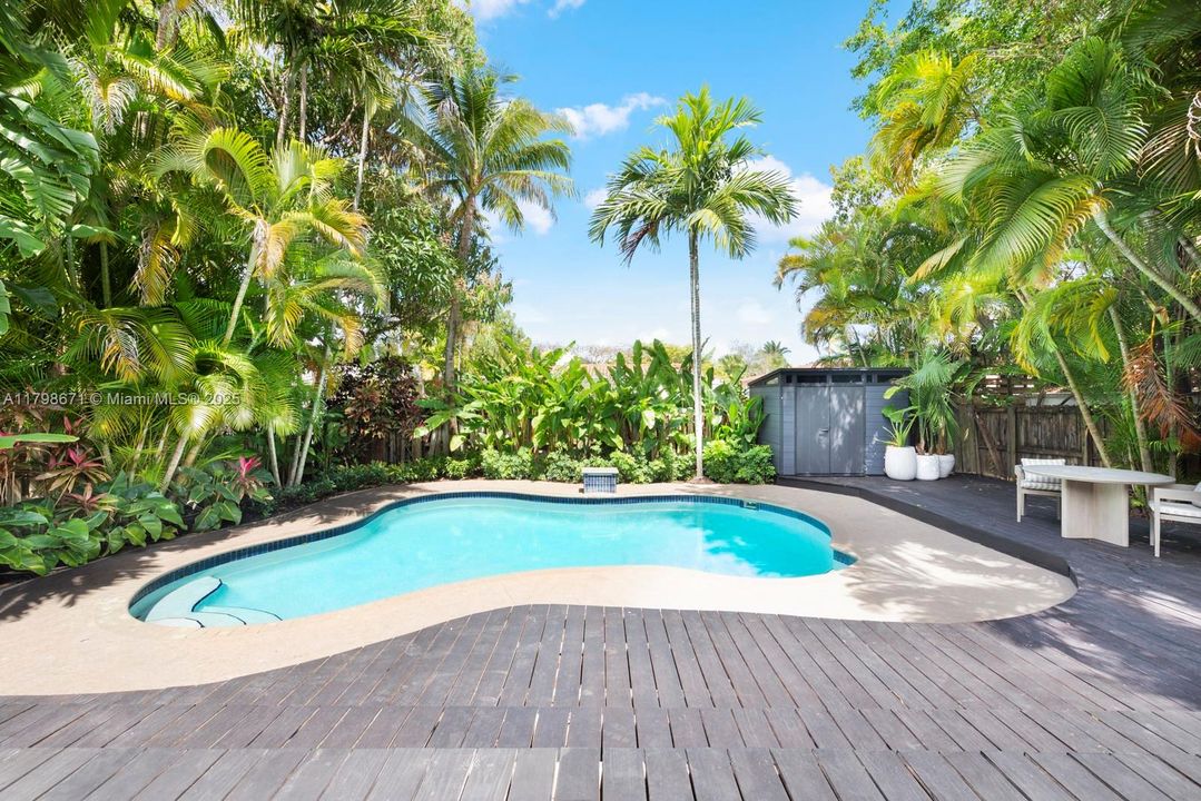 Recientemente alquilado: $7,950 (3 camas, 2 baños, 1579 Pies cuadrados)