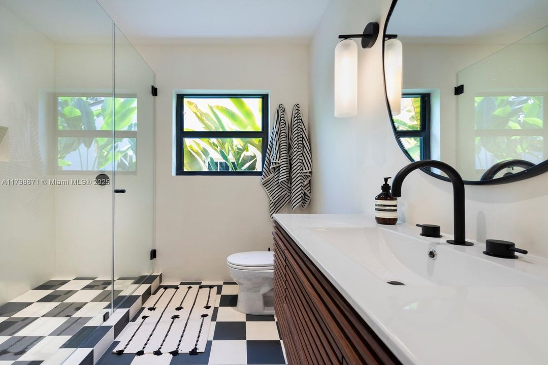 Recientemente alquilado: $7,950 (3 camas, 2 baños, 1579 Pies cuadrados)