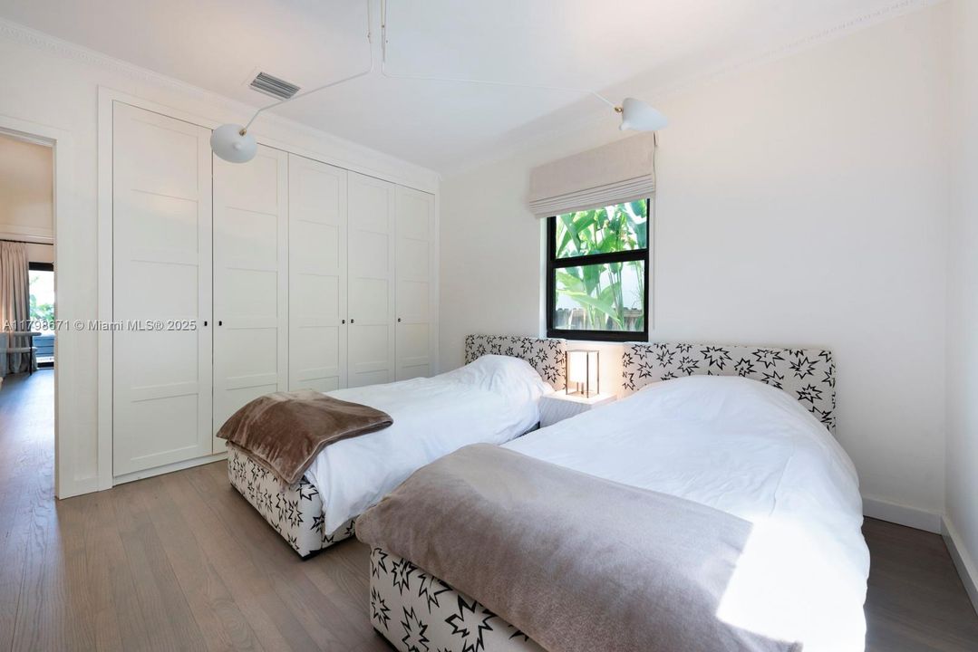 Recientemente alquilado: $7,950 (3 camas, 2 baños, 1579 Pies cuadrados)