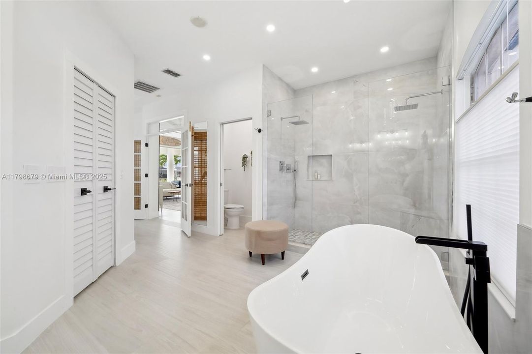 Fully Remodeled Primary Bath