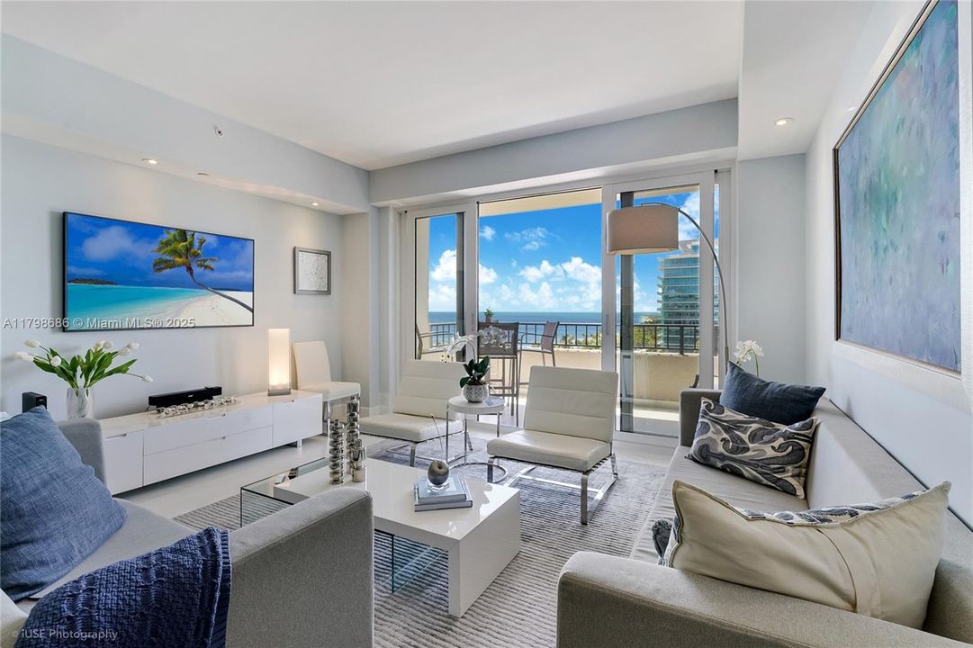 合同活跃: $9,000 (2 贝兹, 2 浴室, 1541 平方英尺)