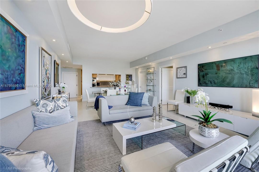 合同活跃: $9,000 (2 贝兹, 2 浴室, 1541 平方英尺)